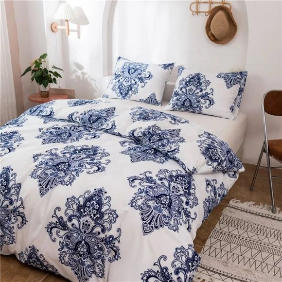 Premium Microfiber Bedding Set of Four - Picture 3 of 6